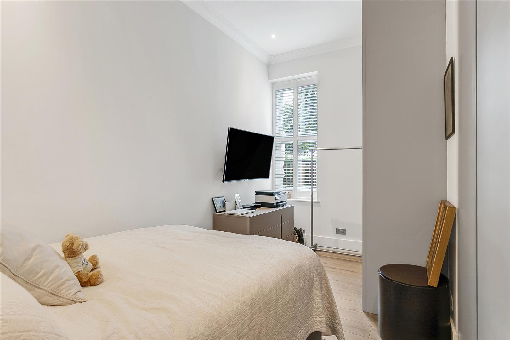 Frognal Rise Hampstead NW3 6PZ