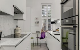 Frognal Rise Hampstead NW3 6PZ