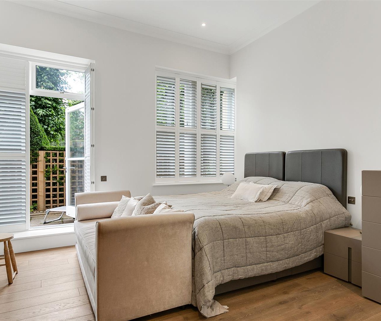 Frognal Rise Hampstead NW3 6PZ