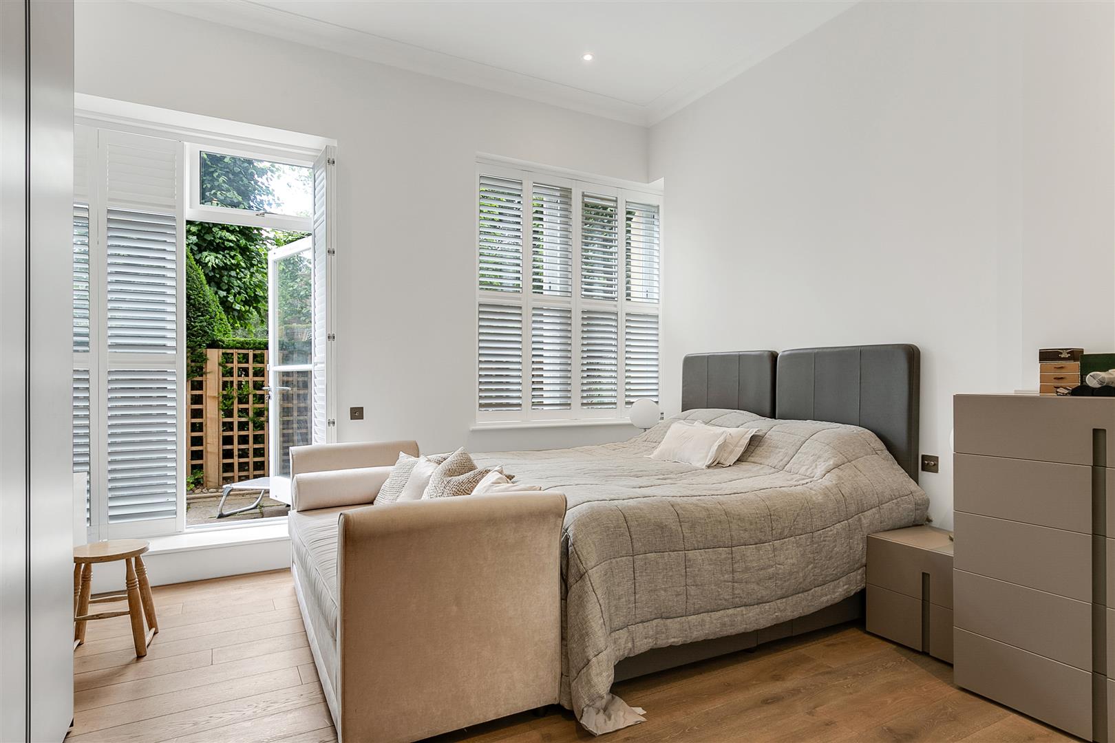 Frognal Rise Hampstead NW3 6PZ