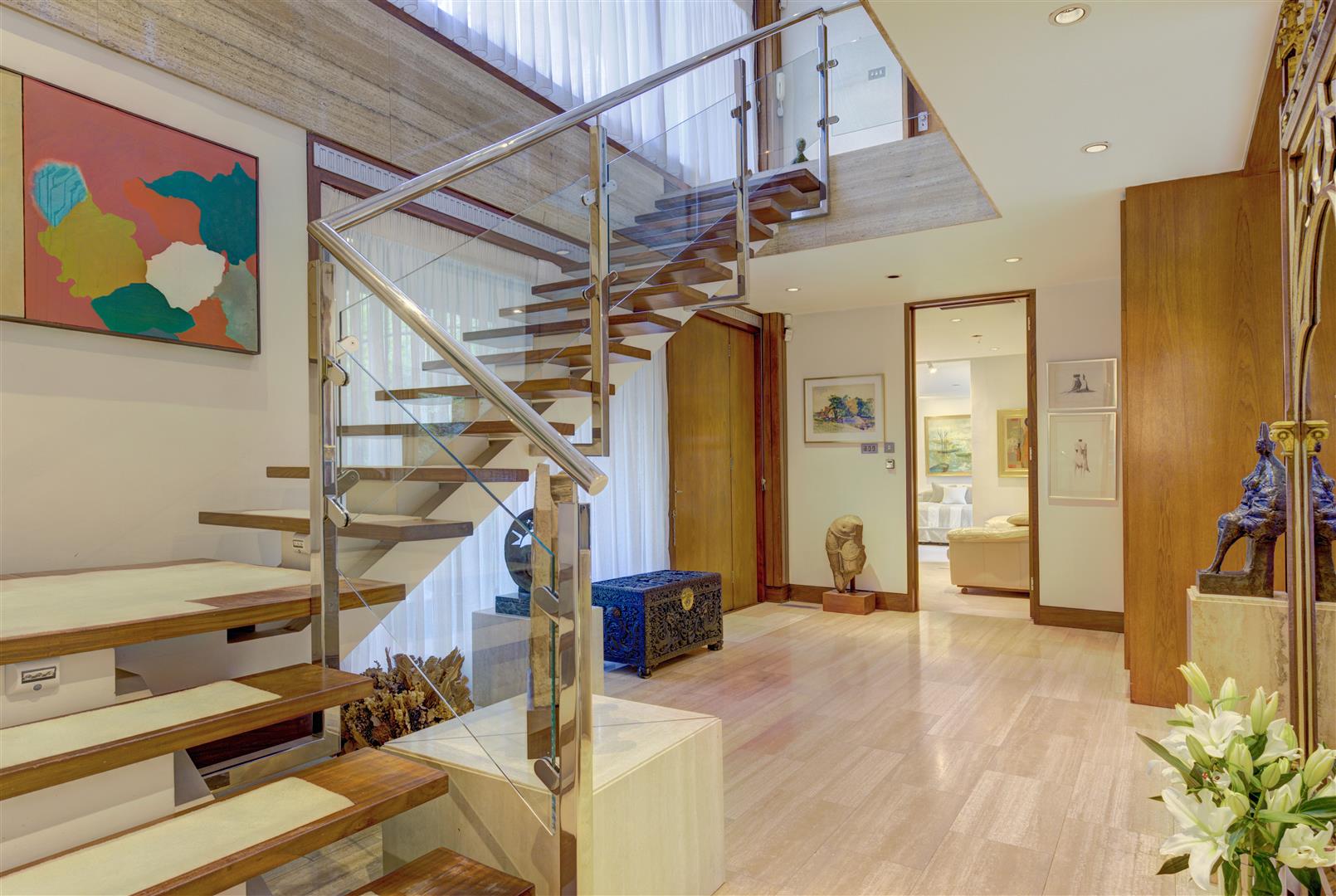 Elm Walk Hampstead NW3 7UP