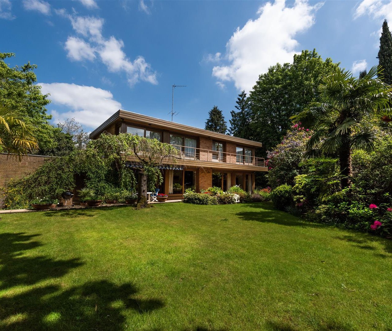 Elm Walk Hampstead NW3 7UP