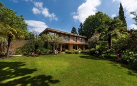 Elm Walk Hampstead NW3 7UP