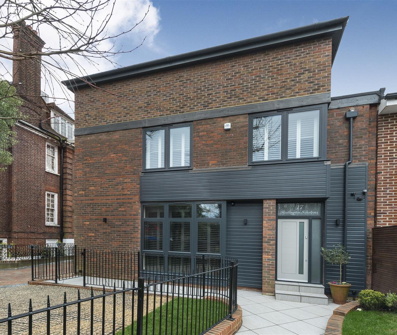 Redington Gardens Hampstead NW3 7SA