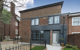 Redington Gardens Hampstead NW3 7SA