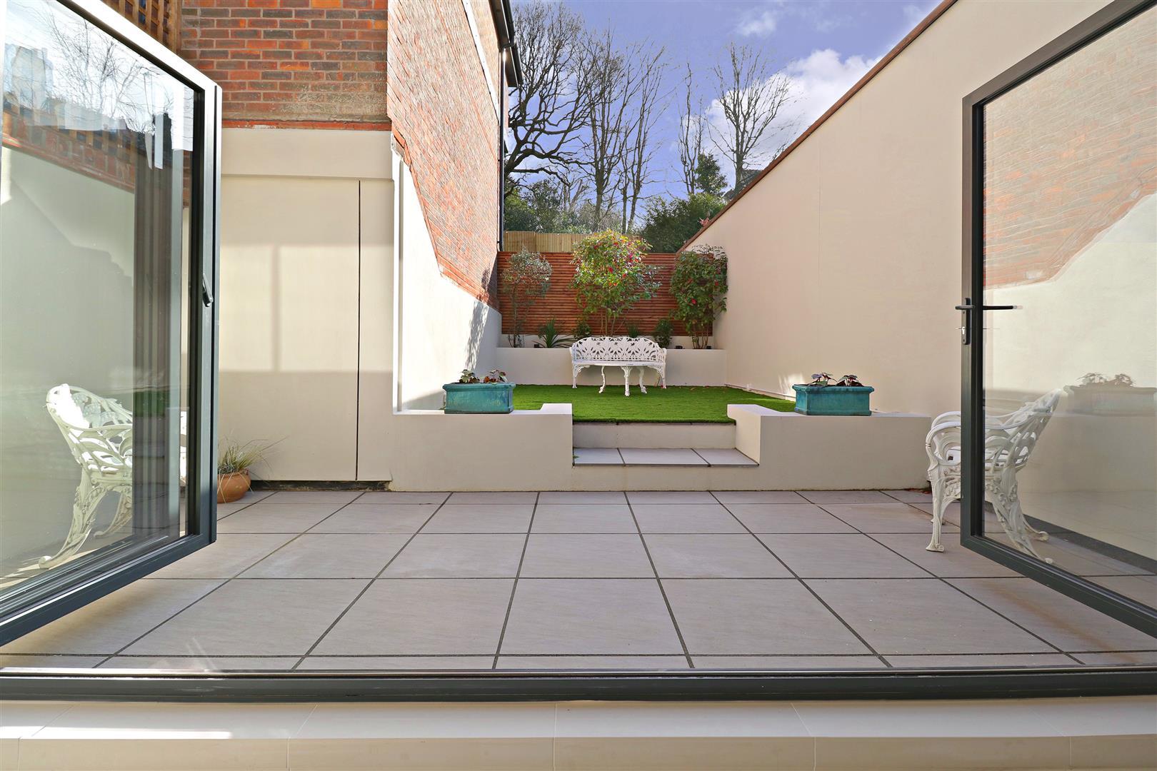 Redington Gardens Hampstead NW3 7SA