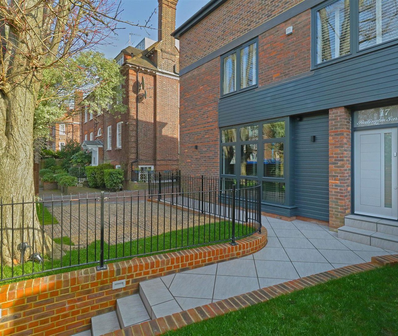 Redington Gardens Hampstead NW3 7SA