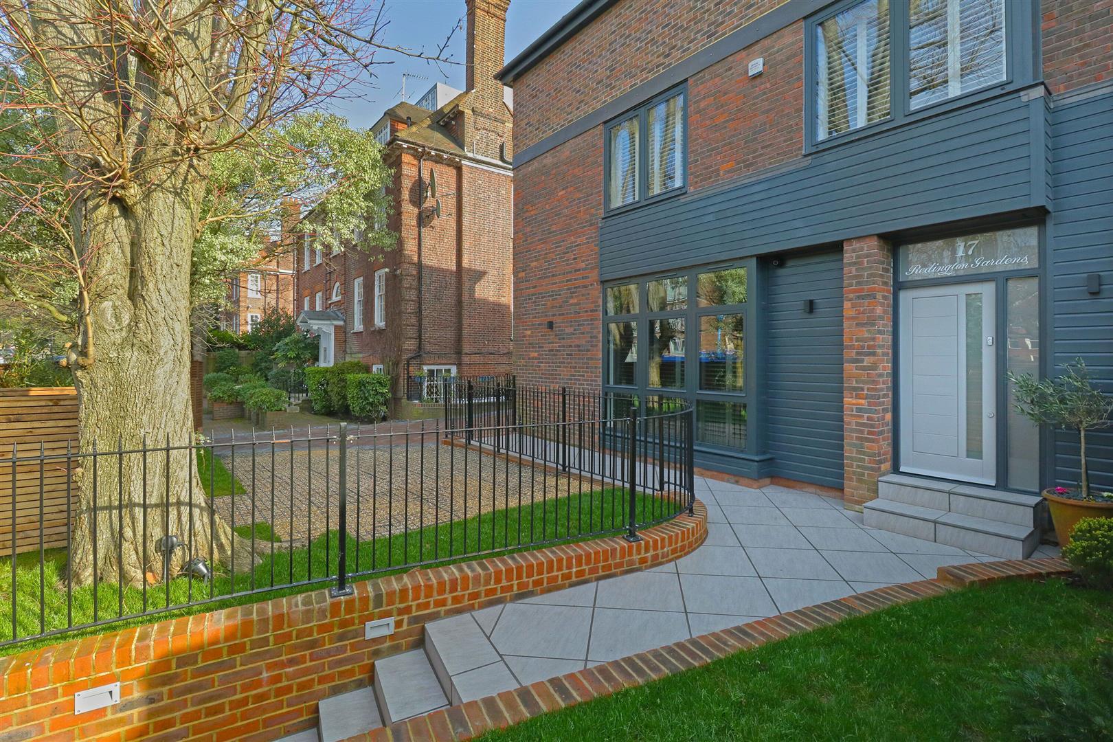 Redington Gardens Hampstead NW3 7SA