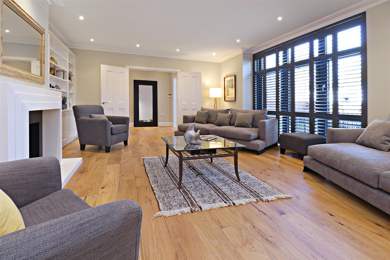 Redington Gardens Hampstead NW3 7SA