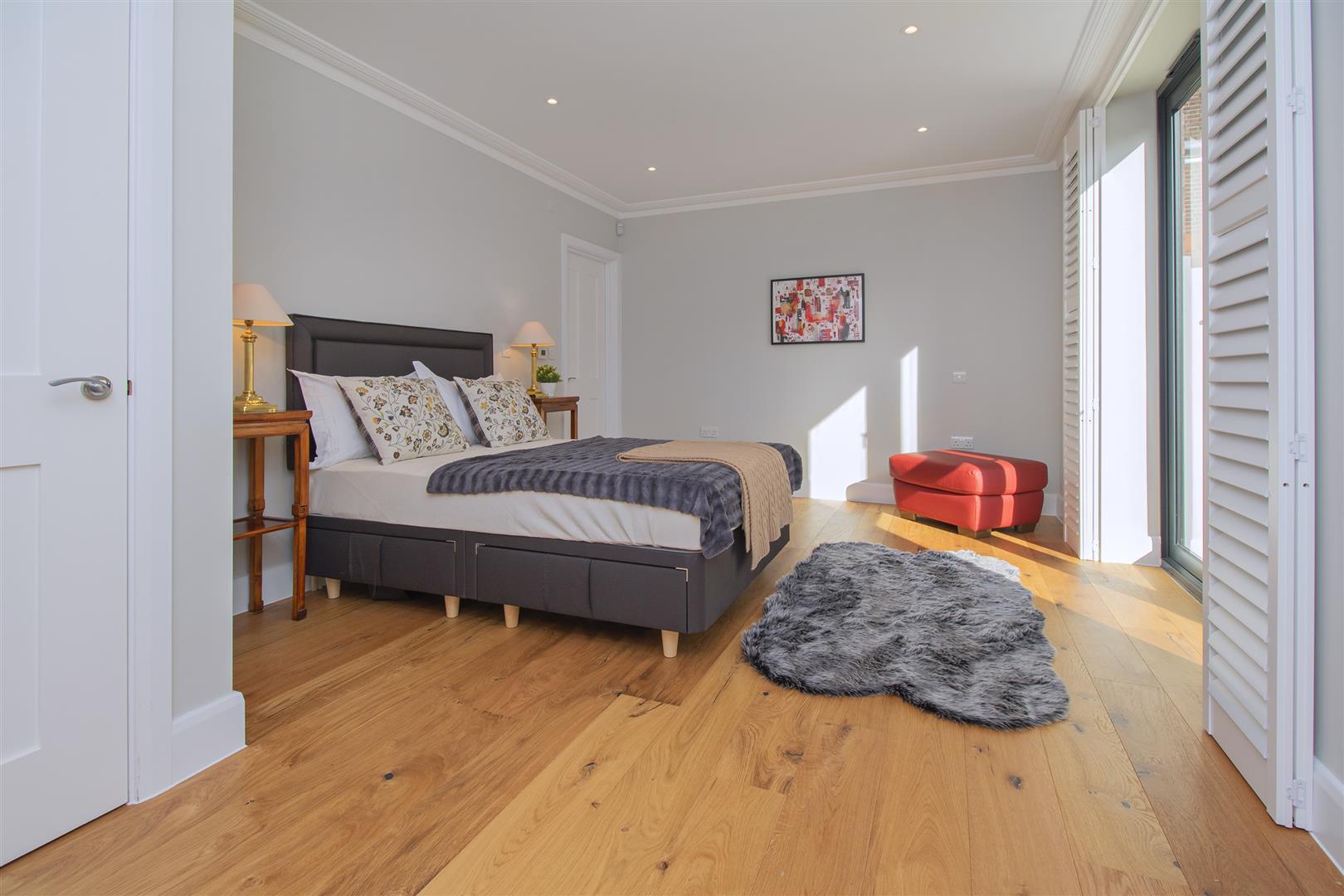 Redington Gardens Hampstead NW3 7SA