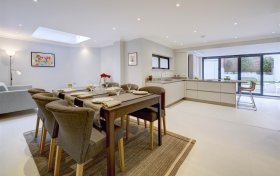 Redington Gardens Hampstead NW3 7SA