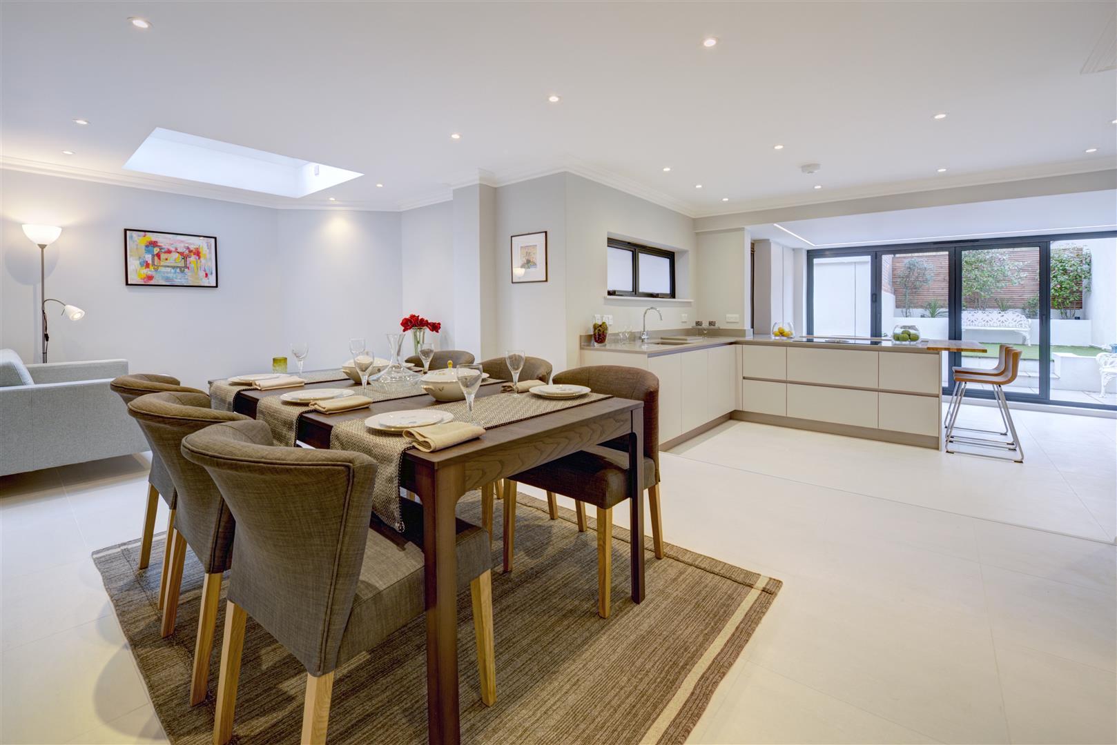 Redington Gardens Hampstead NW3 7SA