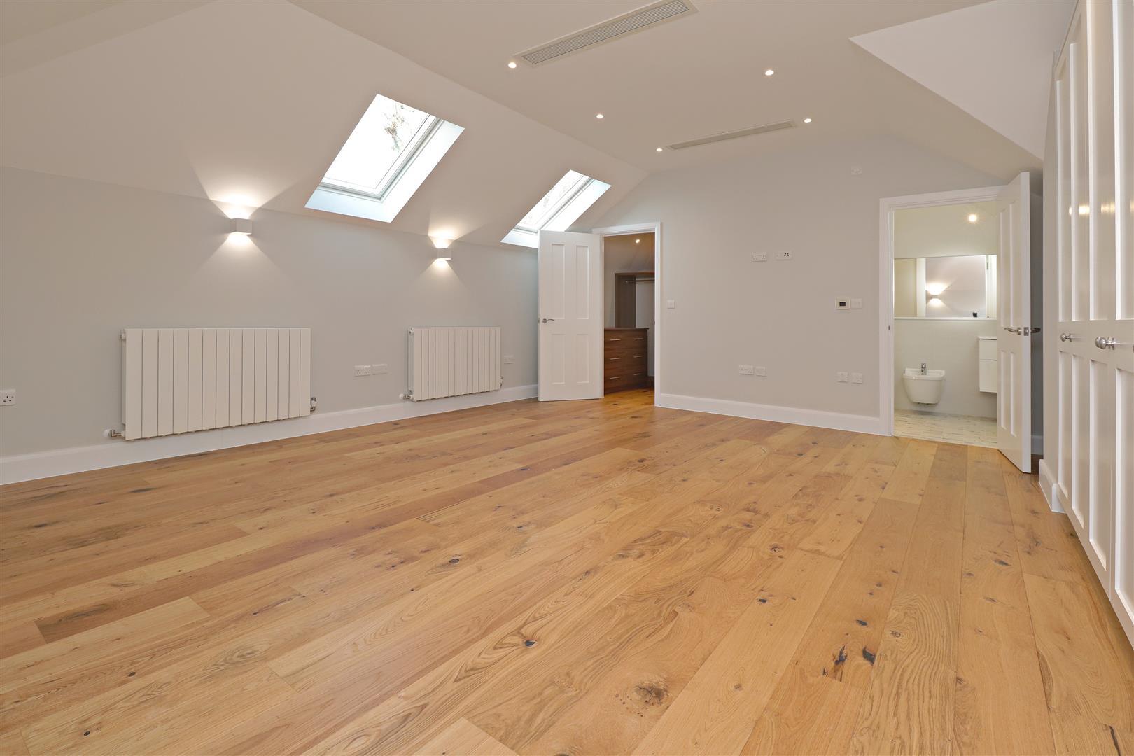 Redington Gardens Hampstead NW3 7SA