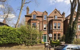 Netherhall Gardens, Hampstead, NW3 5TN