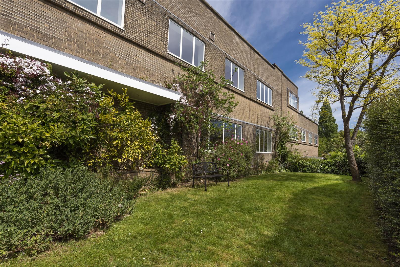 Frognal Close Hampstead NW3 6YB