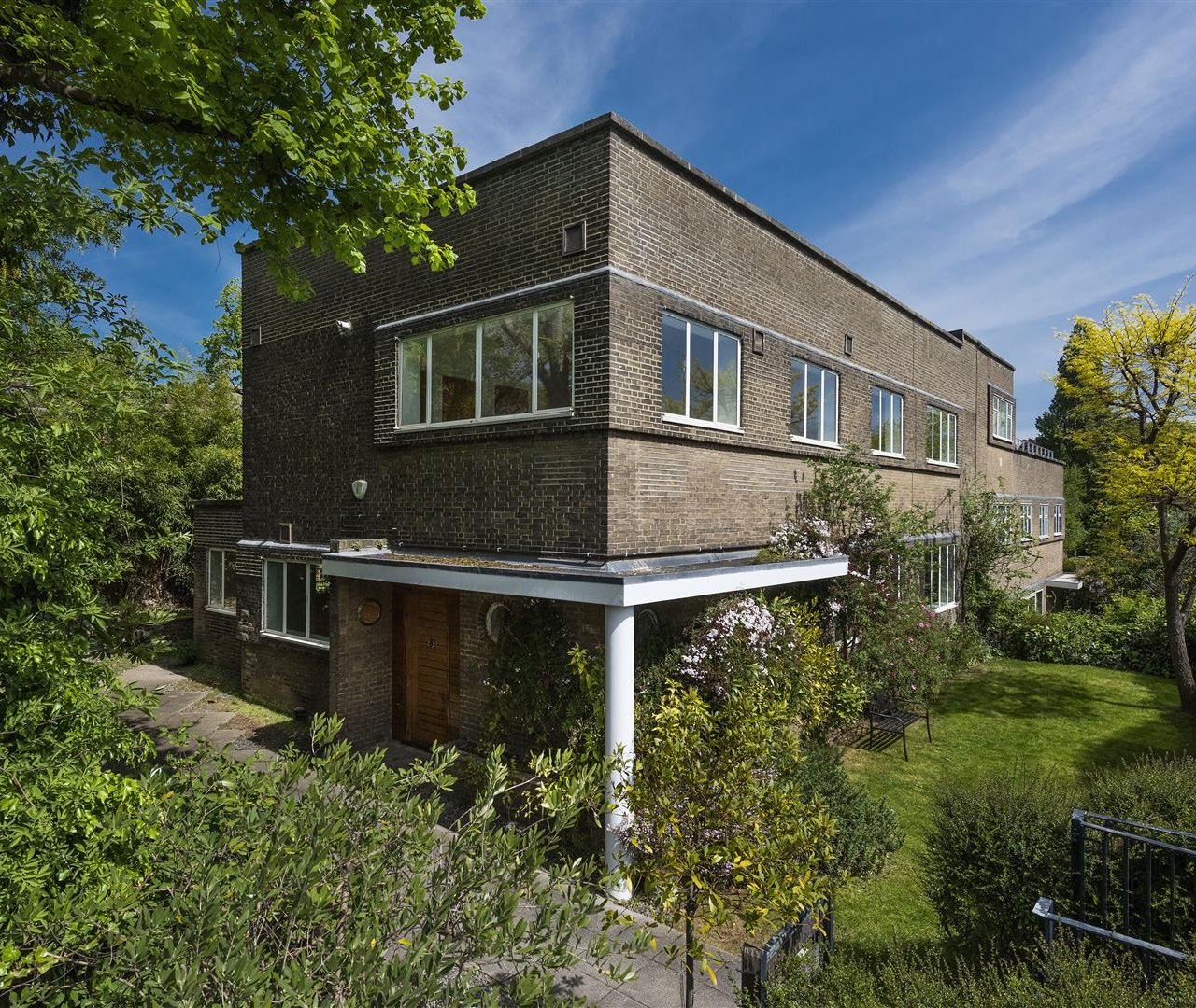 Frognal Close Hampstead NW3 6YB