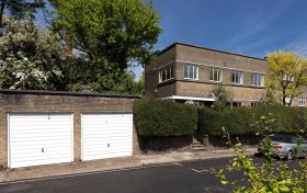 Frognal Close Hampstead NW3 6YB