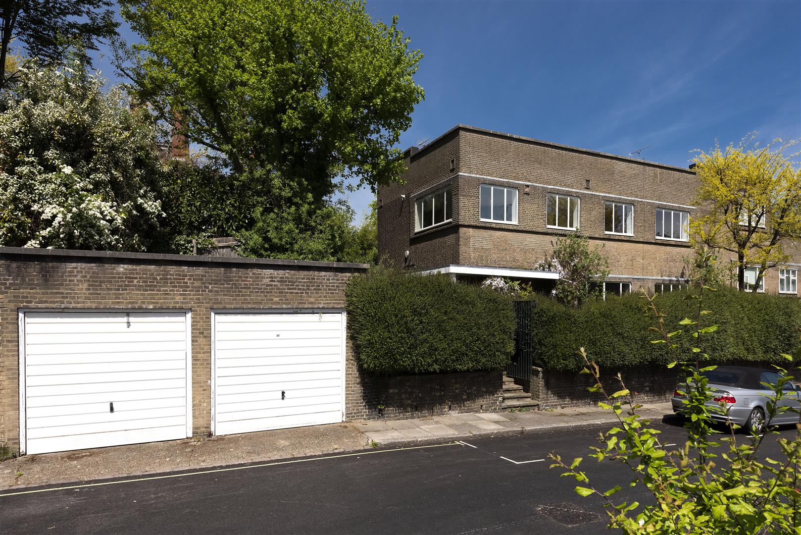 Frognal Close Hampstead NW3 6YB