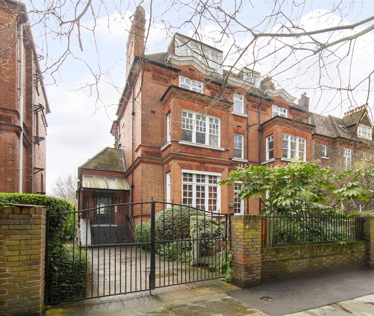 Fitzjohns Avenue, London, NW3 5NB