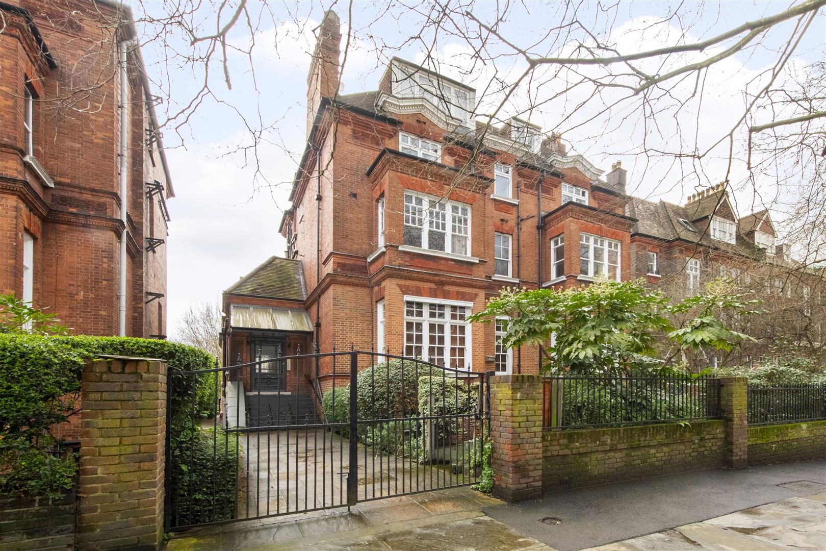 Fitzjohns Avenue, London, NW3 5NB