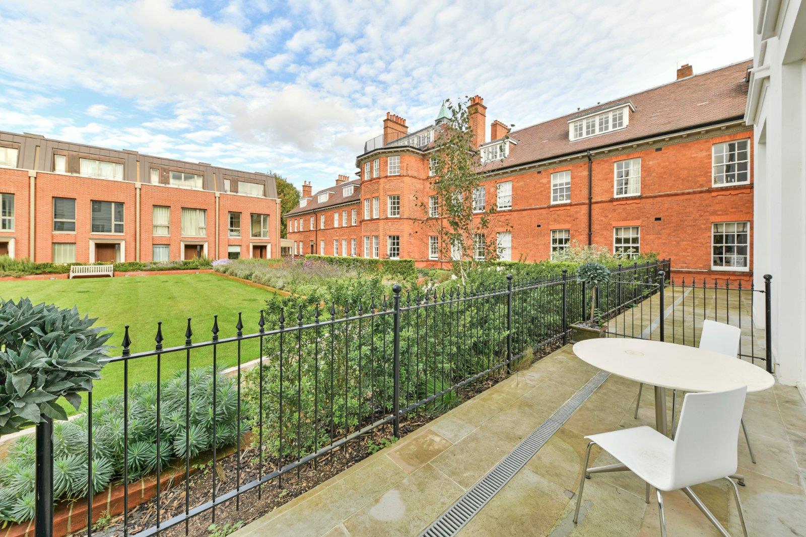 Kidderpore Avenue London NW3 7SU