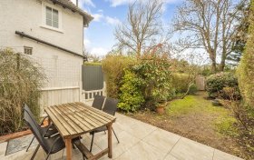 Oakwood Road Hampstead Garden Suburb NW11 6RJ