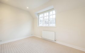 Oakwood Road Hampstead Garden Suburb NW11 6RJ