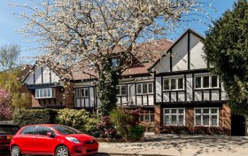 West Heath Road Hampstead NW3 7TT