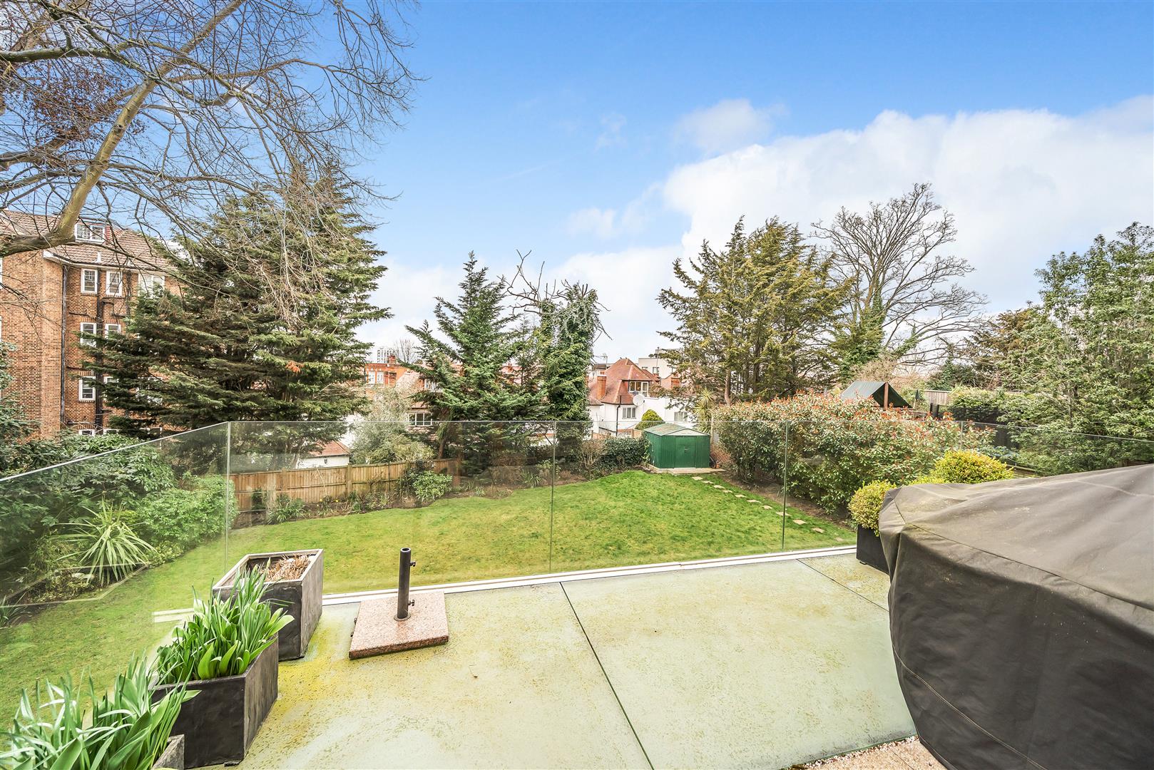 West Heath Road Hampstead NW3 7TT