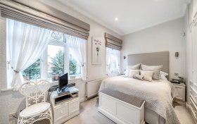 West Heath Road Hampstead NW3 7TT