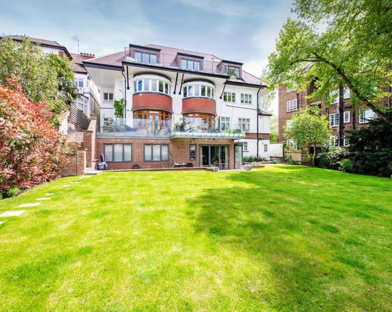 West Heath Road Hampstead NW3 7TT