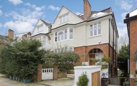 Hollycroft Avenue, Hampstead, NW3 7QL