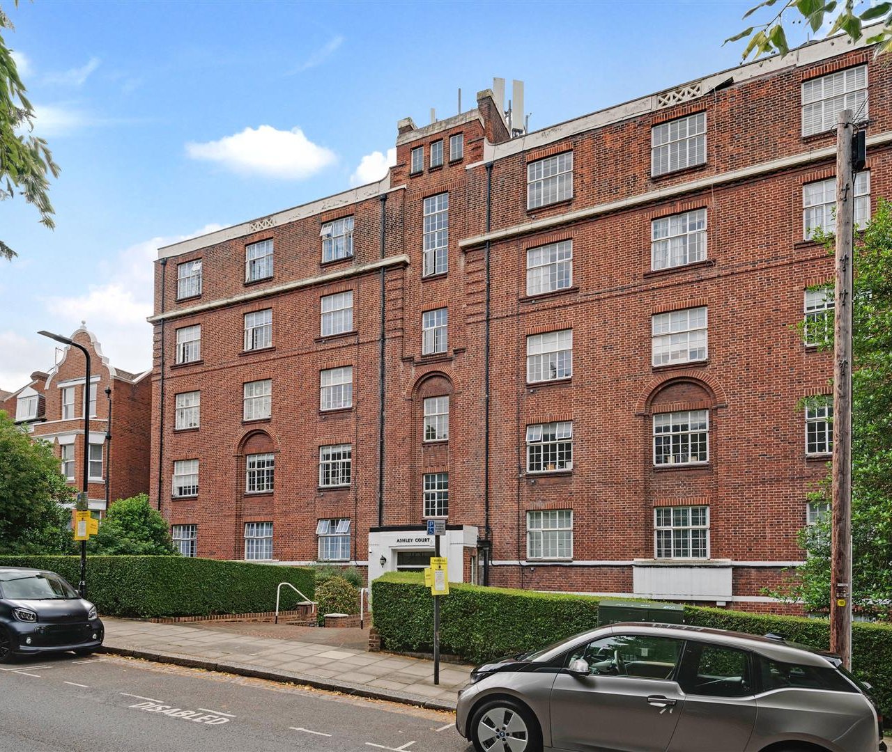 Frognal Lane Hampstead NW3 7DX