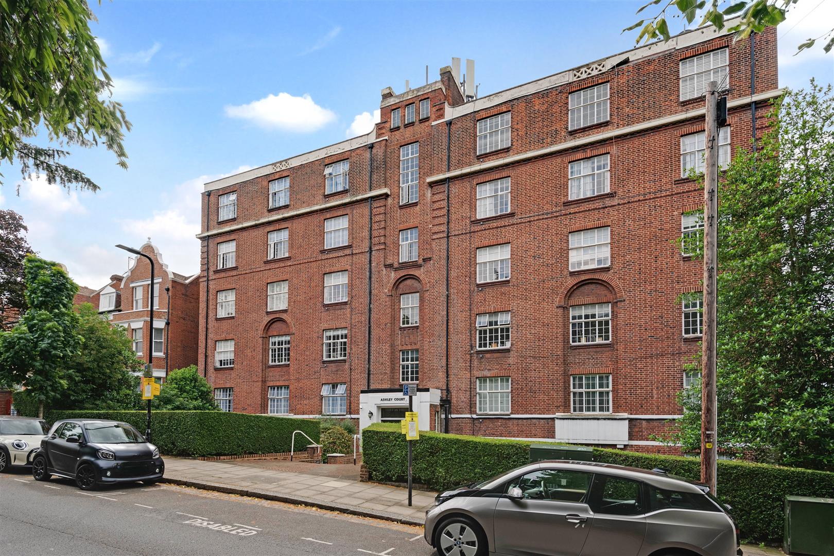 Frognal Lane Hampstead NW3 7DX