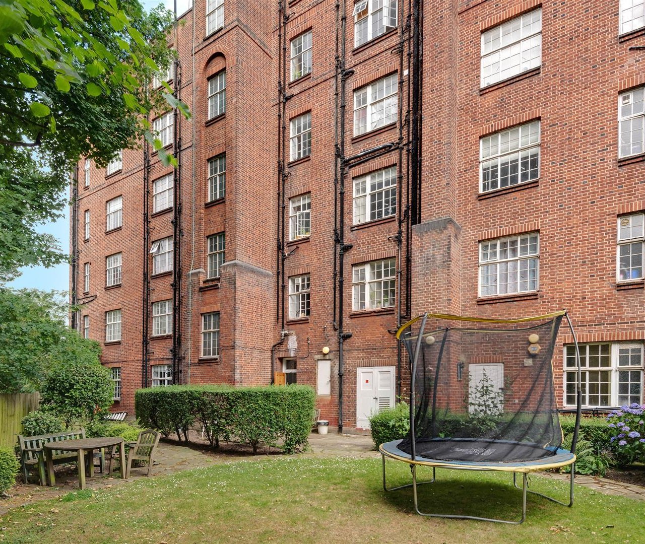 Frognal Lane Hampstead NW3 7DX