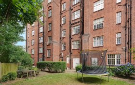 Frognal Lane Hampstead NW3 7DX