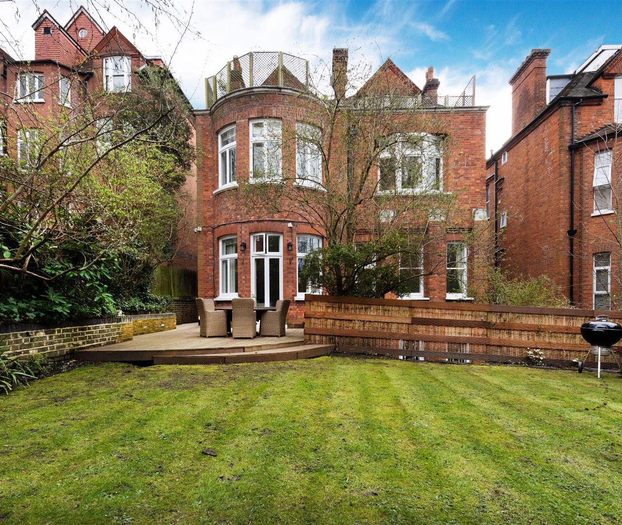 Frognal Lane Hampstead NW3 7DG