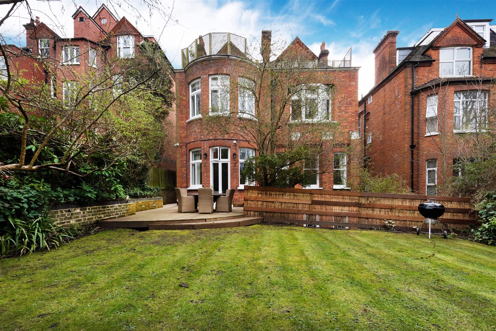 Frognal Lane Hampstead NW3 7DG