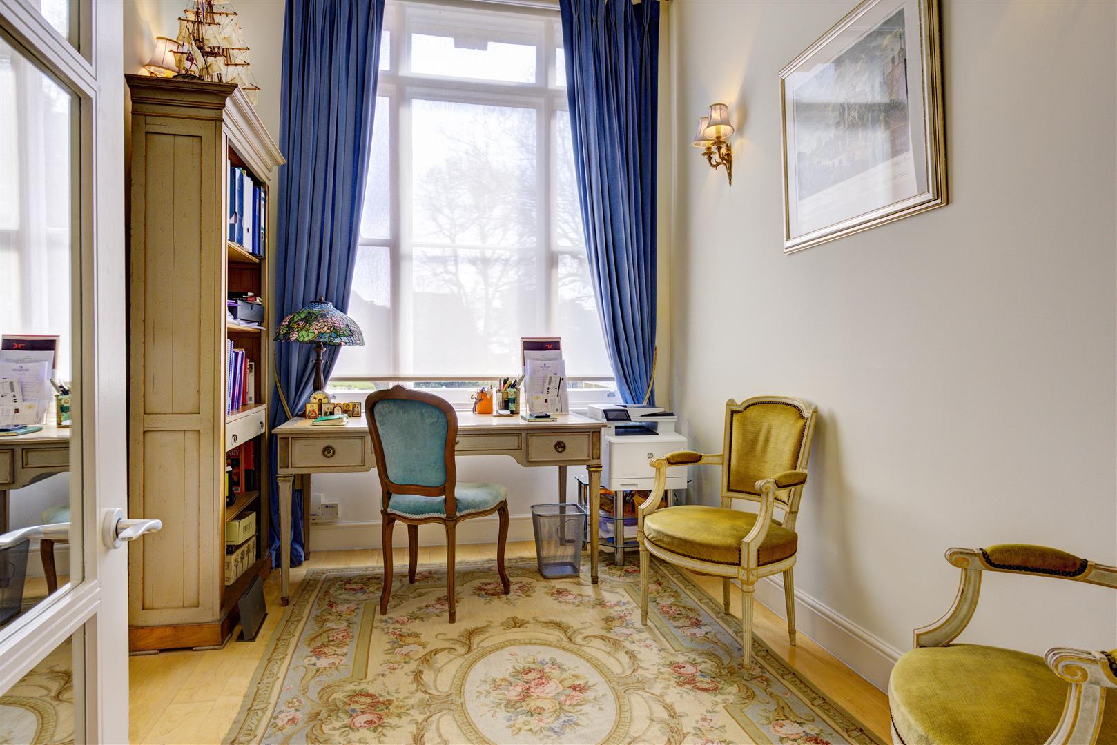 Frognal Lane Hampstead NW3 7DG