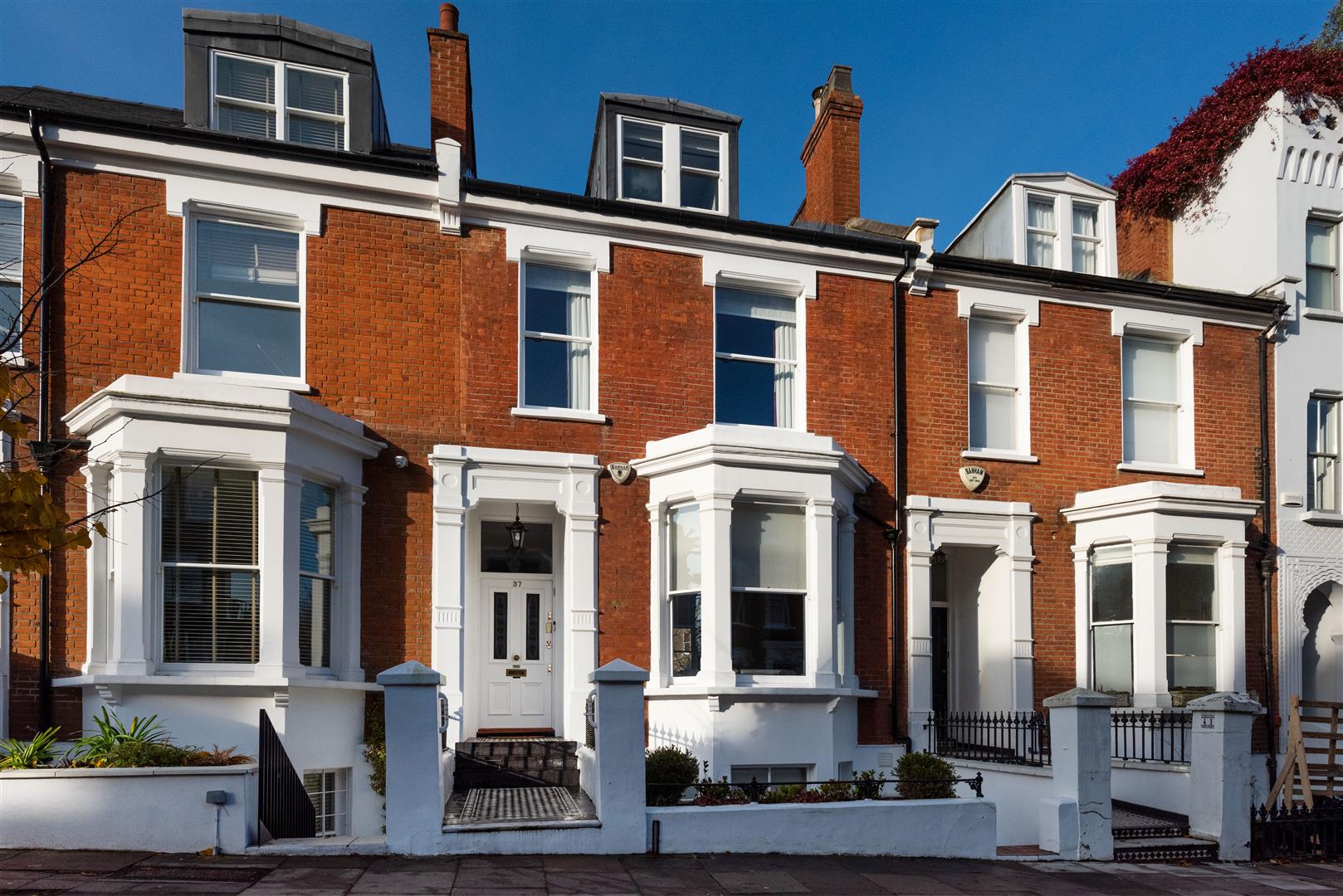 Pilgrims Lane Hampstead Village NW3 1SS