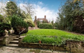 Templewood Avenue Hampstead NW3 7UY