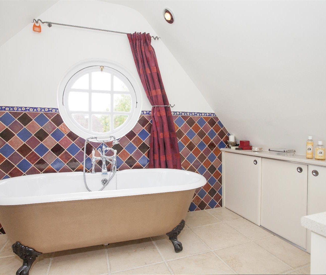 Bracknell Gardens Hampstead NW3 7ED