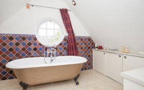 Bracknell Gardens Hampstead NW3 7ED