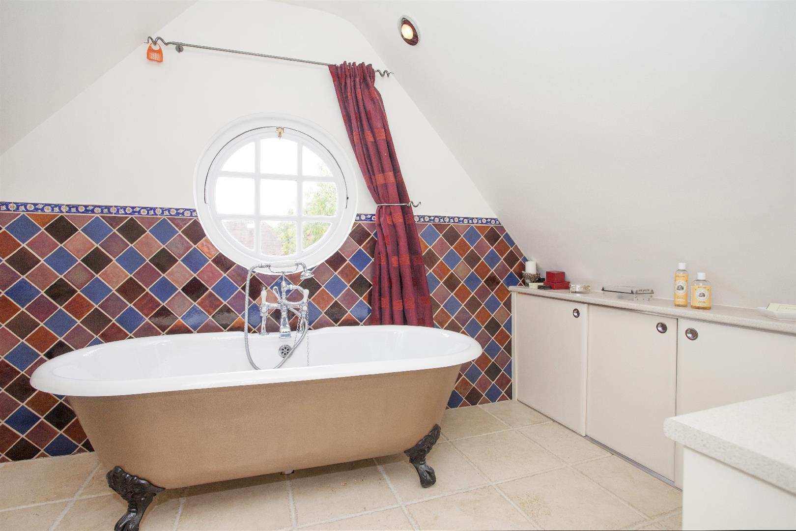 Bracknell Gardens Hampstead NW3 7ED