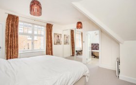 Bracknell Gardens Hampstead NW3 7ED