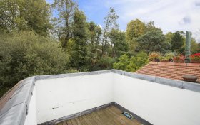 Bracknell Gardens Hampstead NW3 7ED