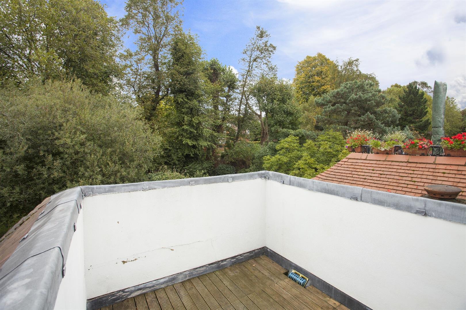 Bracknell Gardens Hampstead NW3 7ED