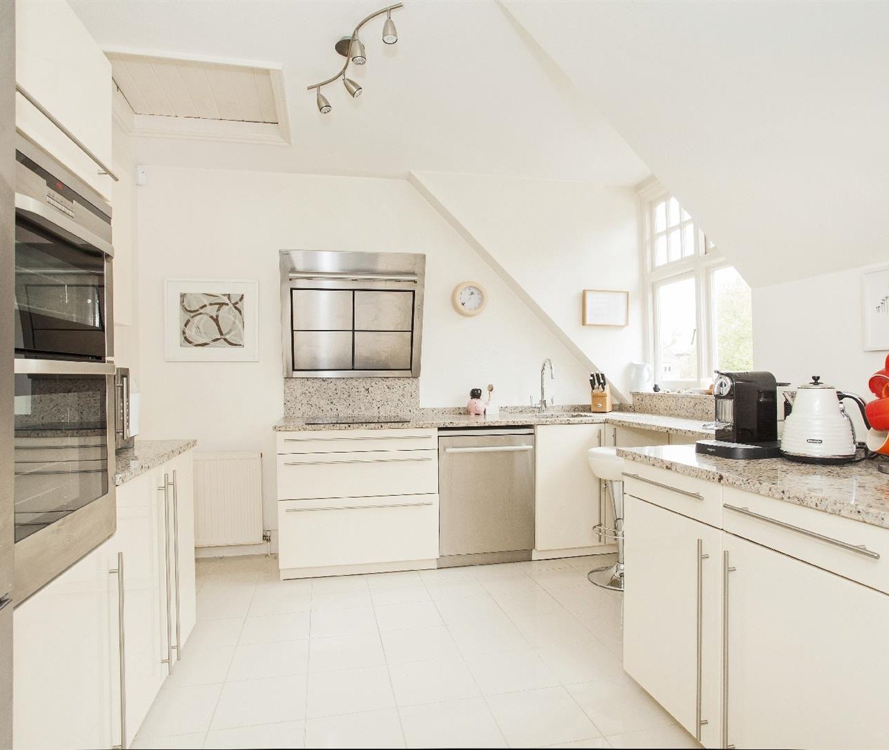 Bracknell Gardens Hampstead NW3 7ED