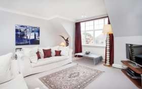 Bracknell Gardens Hampstead NW3 7ED