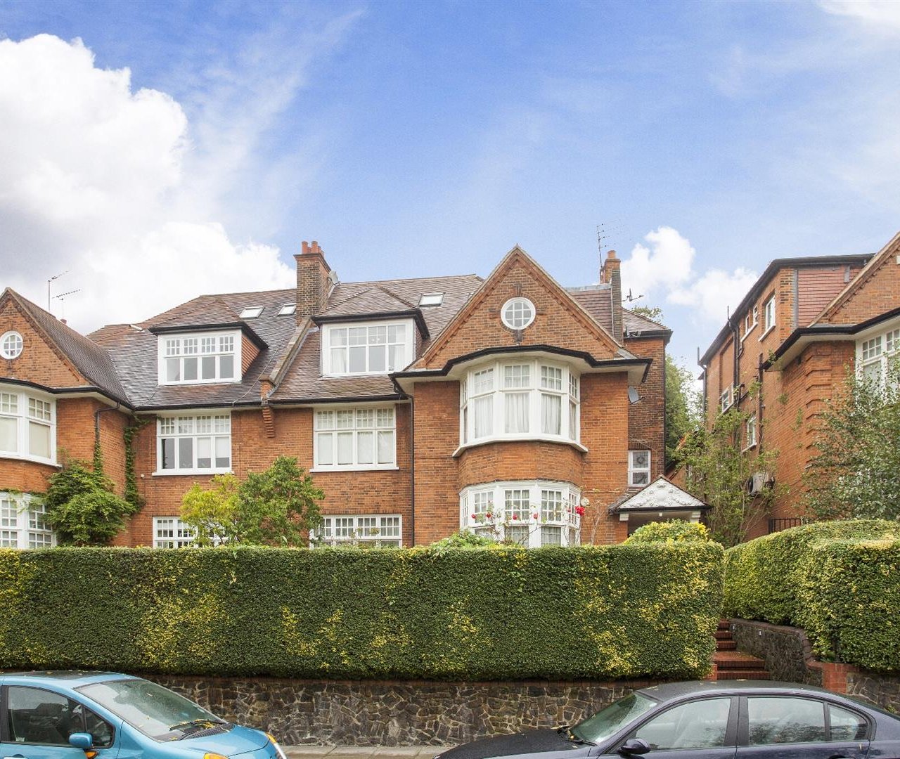 Bracknell Gardens Hampstead NW3 7ED